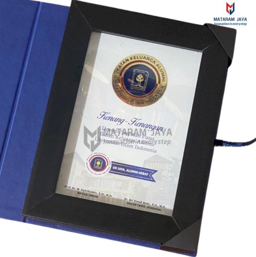 Plakat Frame Ikatan Alumni UII