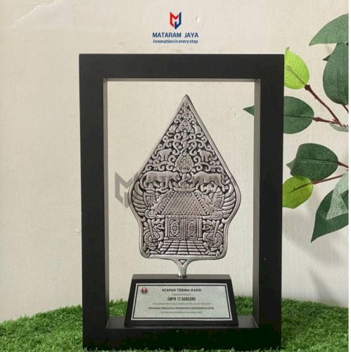 Plakat Frame PP Gunungan